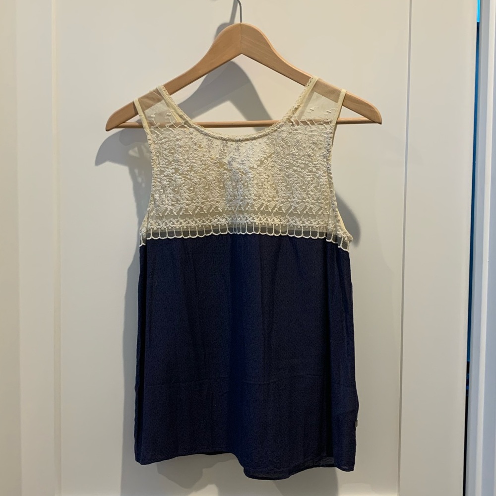 Sweet lace and silk-like camisole style top.